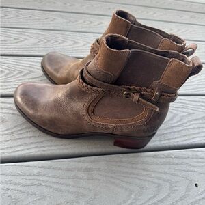 UGG Brown Distressed Leather Harness Ankle Boots Women’s Size 9